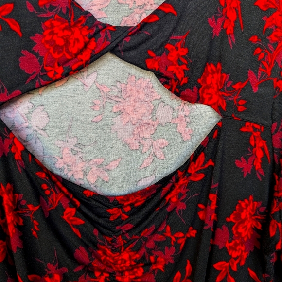 LANE BRYANT 18/20 Red Rose Floral on Black Bodysuit EUC - Picture 3 of 5